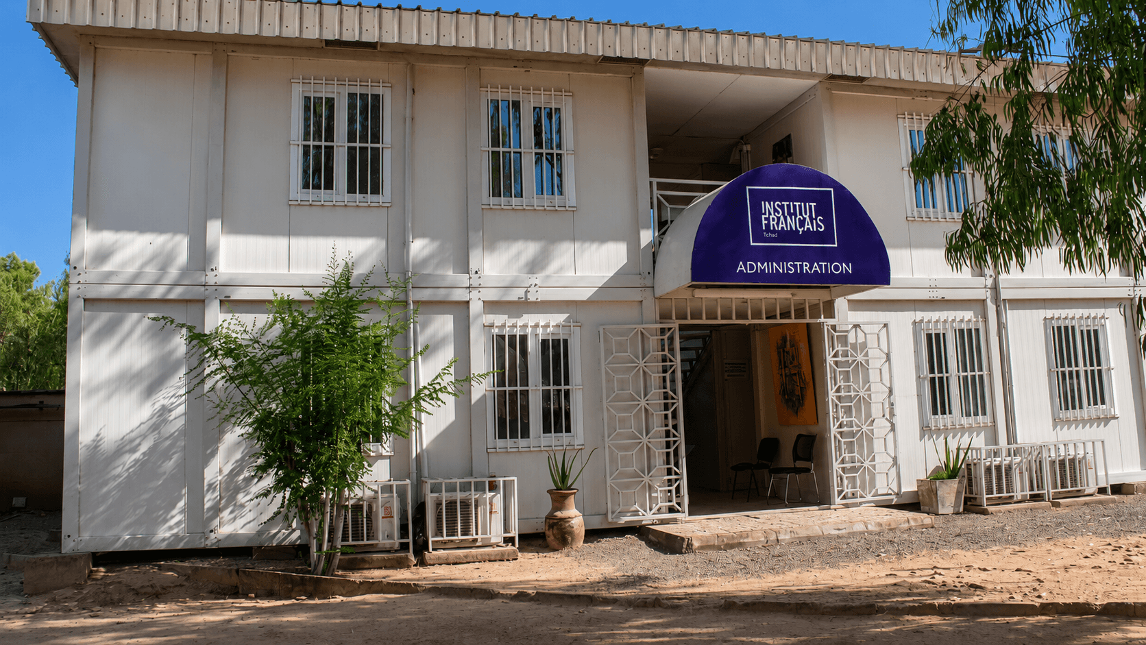 Façade du bâtiment principal de l'Institut français du Tchad